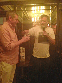 Celebrity Sighting: Drew Carey does the honors with pub quiz host Rob Pait at The Pikey (photo: Lorraine Wilkinson)